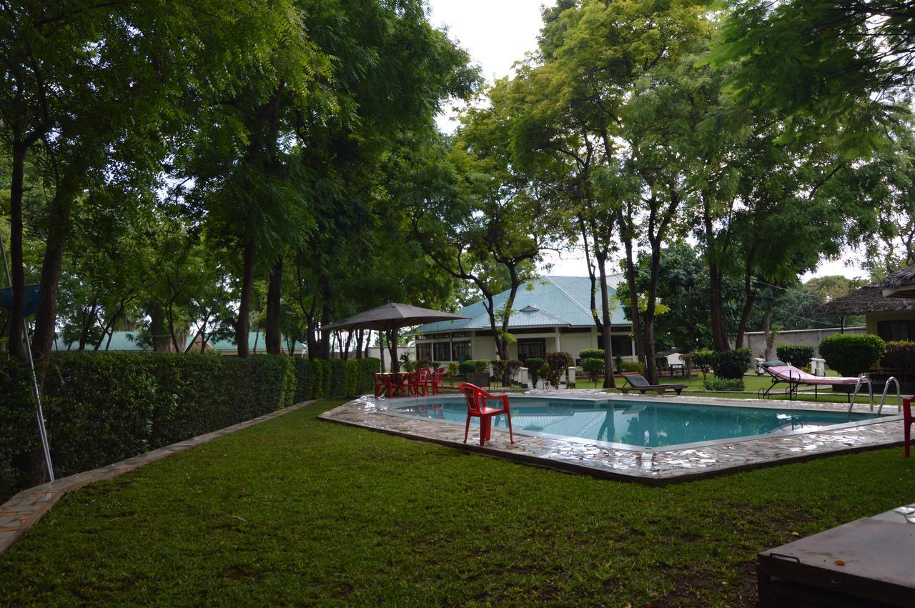 Twiga Lodge And Campsite Мто-ва-Мбу Экстерьер фото