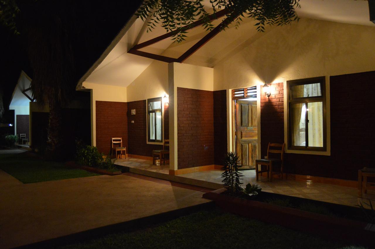 Twiga Lodge And Campsite Мто-ва-Мбу Экстерьер фото