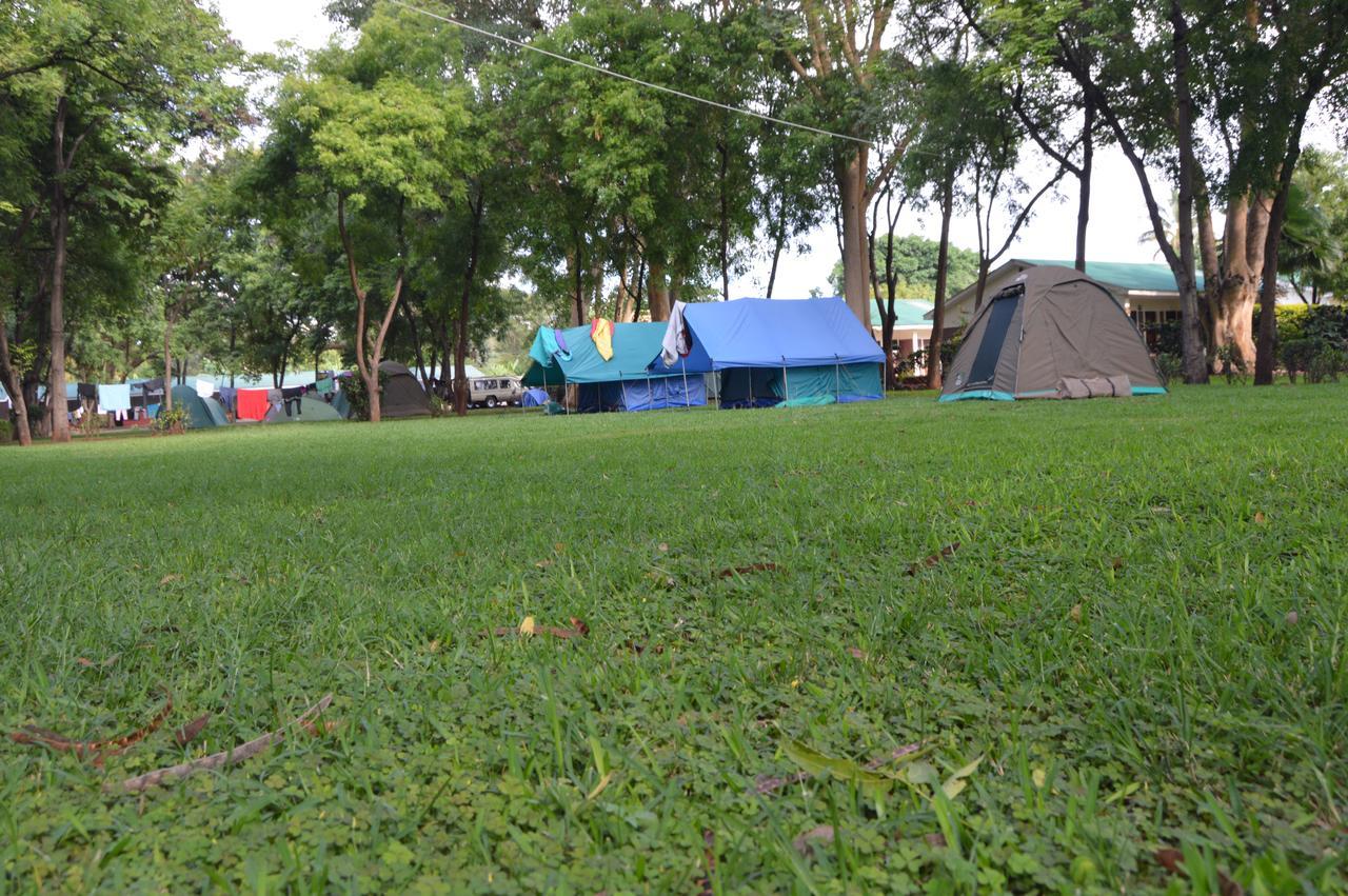 Twiga Lodge And Campsite Мто-ва-Мбу Экстерьер фото