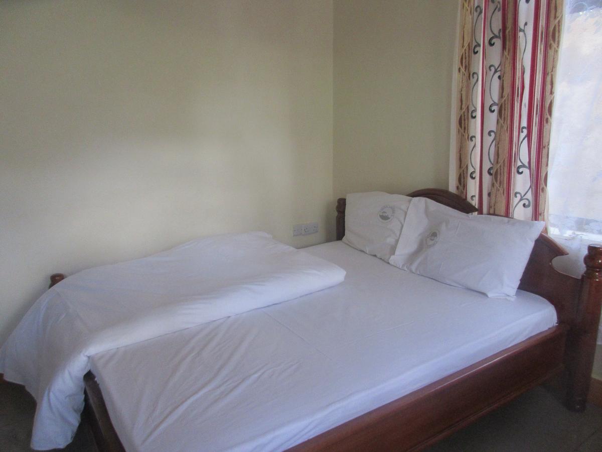 Twiga Lodge And Campsite Мто-ва-Мбу Экстерьер фото